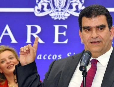 Παροχές 3,7 εκατ. ευρώ μοίρασε σε υπαλλήλους του και ιδρύματα ο Καρέλιας